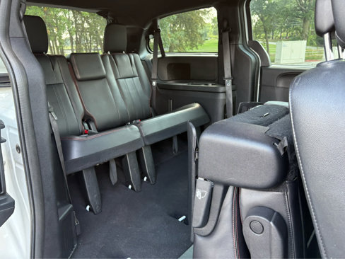 Used 2019 Dodge Grand Caravan GT image 18