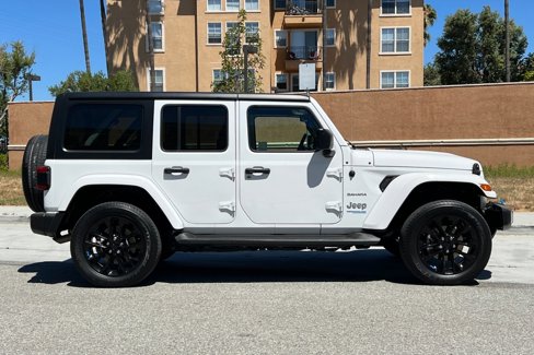 Used 2022 Jeep Wrangler Unlimited Sahara image 3