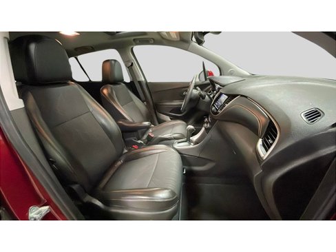 Used 2020 Chevrolet Trax LT w/ Sun & Sound Package image 17