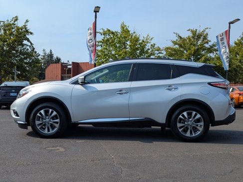 Used 2018 Nissan Murano SV image 2