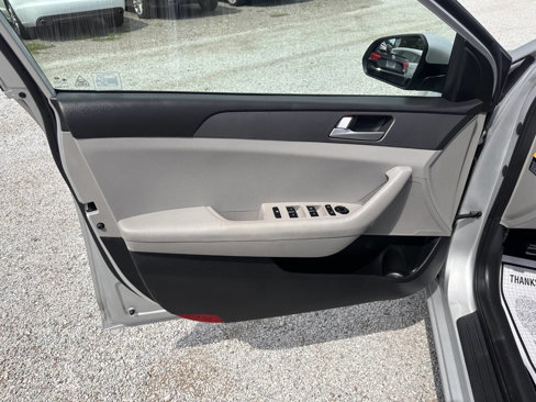 Used 2015 Hyundai Sonata SE image 9