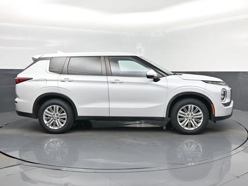 Used 2022 Mitsubishi Outlander ES image 22