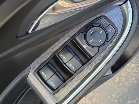 Used 2019 Chevrolet Malibu Hybrid w/ Leather Package image 13