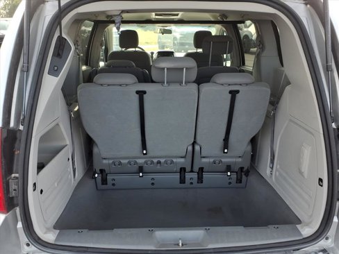 Used 2008 Chrysler Town & Country Touring image 26