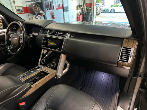 Used 2018 Land Rover Range Rover HSE image 17