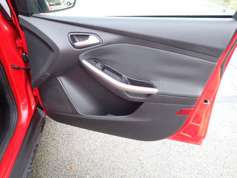 Used 2012 Ford Focus SEL image 30