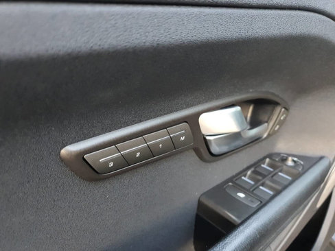 Used 2015 Land Rover Range Rover Evoque Pure Plus image 38