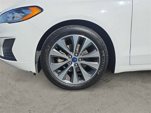 Used 2020 Ford Fusion SE image 14