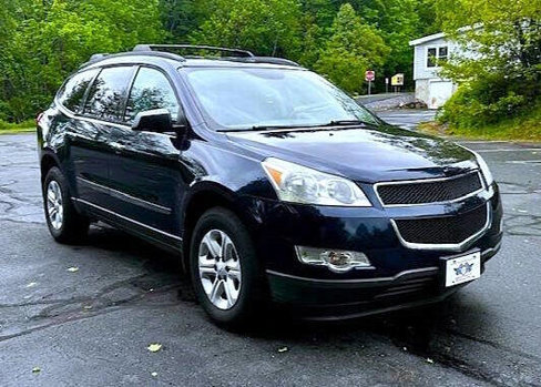 Used 2011 Chevrolet Traverse LS image 1