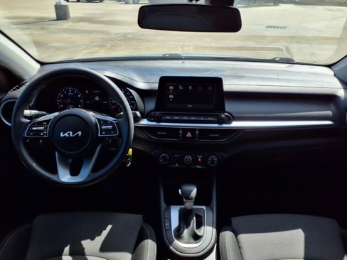Used 2023 Kia Forte LXS w/ LXS Technology Package image 4