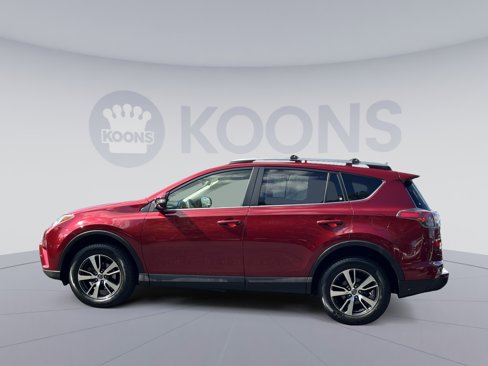 Used 2018 Toyota RAV4 XLE image 2