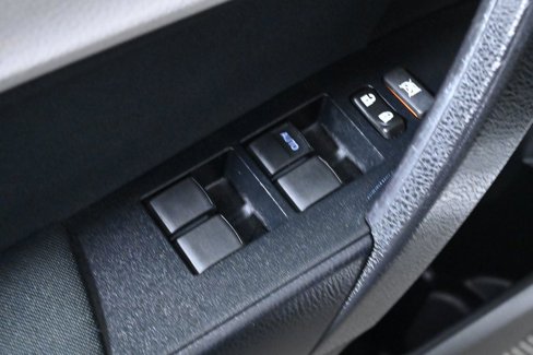 Used 2017 Toyota Corolla LE image 19