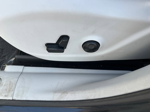 Used 2019 Jeep Cherokee Limited image 28