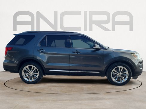 Used 2018 Ford Explorer XLT w/ Equipment Group 202A image 11
