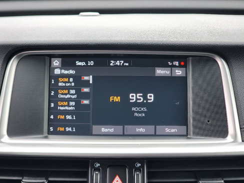 Used 2019 Kia Optima S w/ S Panoramic Sunroof Package image 9