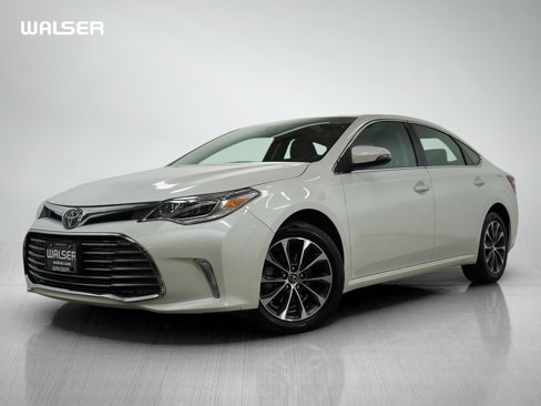 Used 2017 Toyota Avalon XLE Premium image 1