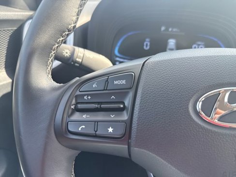 Used 2024 Hyundai Venue Limited image 21