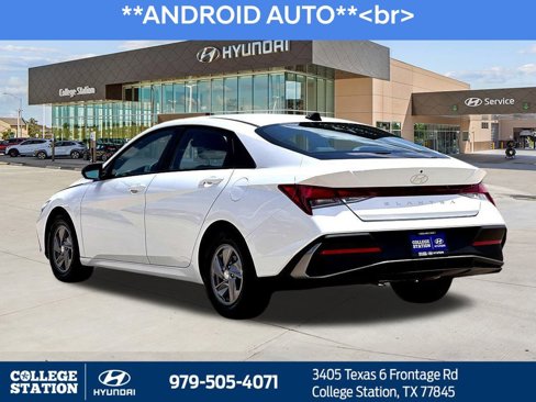 Used 2025 Hyundai Elantra SE w/ Cargo Package image 5
