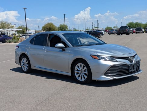 Used 2018 Toyota Camry LE image 7