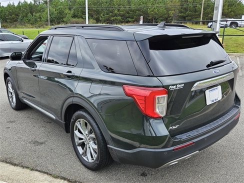 Used 2022 Ford Explorer XLT w/ Equipment Group 202A image 10