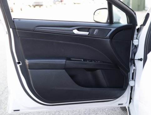 Used 2018 Ford Fusion SE w/ Equipment Group 201A image 22