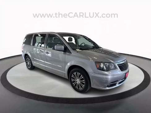 Used 2014 Chrysler Town & Country S image 1