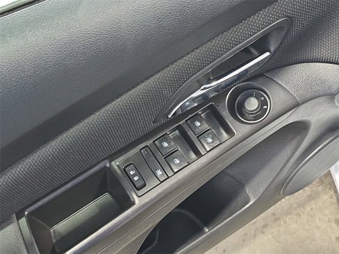 Used 2016 Chevrolet Cruze LT image 13