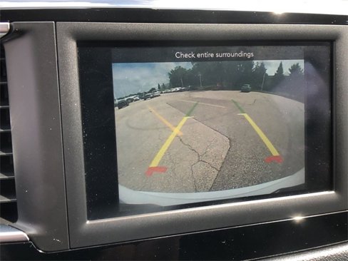 Used 2020 Chrysler Pacifica Touring-L image 17