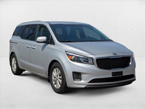 Used 2018 Kia Sedona LX w/ LX Essentials Premium Package image 3