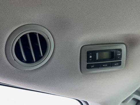 Used 2015 Toyota Sienna LE image 25