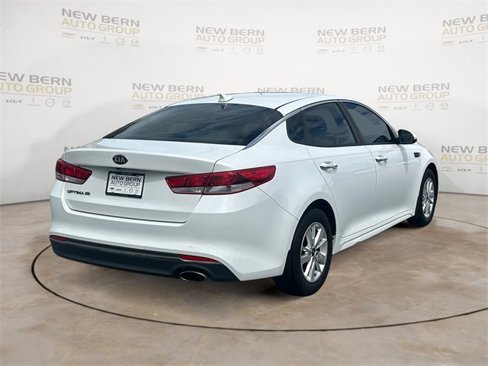 Used 2017 Kia Optima LX image 5