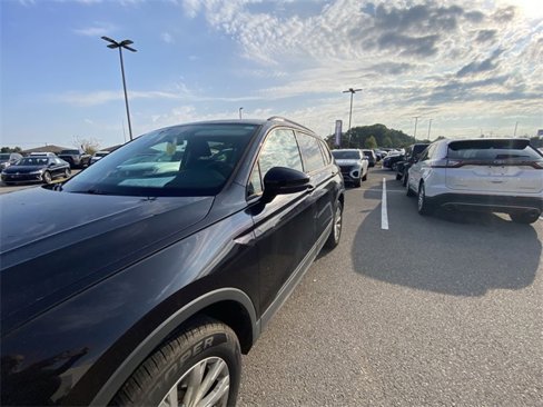 Used 2020 Volkswagen Tiguan S image 2