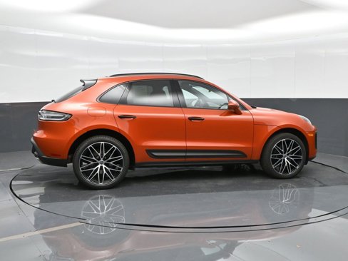 Certified 2025 Porsche Macan image 10
