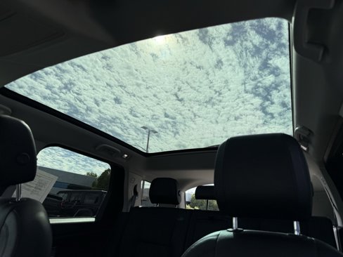 Used 2018 Land Rover Discovery Sport HSE image 2