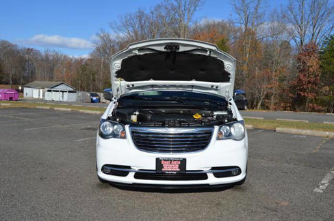 Used 2016 Chrysler Town & Country Touring-L image 66
