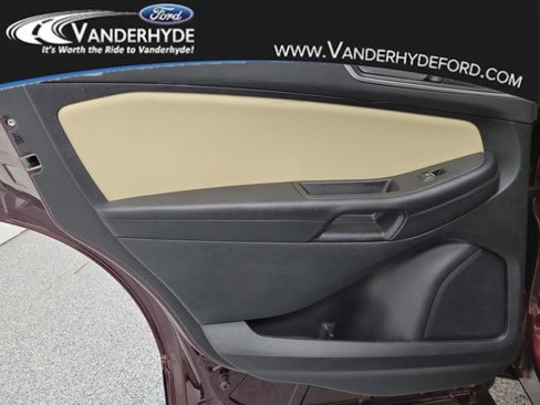 Used 2022 Ford Edge SEL w/ Convenience Package image 11