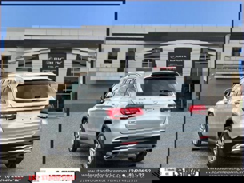 Used 2018 Mercedes-Benz GLC 300 4MATIC image 4