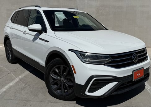 Used 2022 Volkswagen Tiguan SE w/ Panoramic Sunroof Package image 1