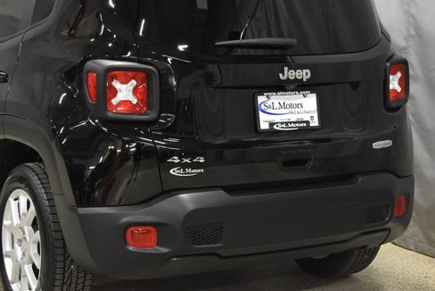 Certified 2019 Jeep Renegade Latitude w/ Cold Weather Group image 9