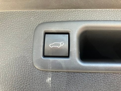 Used 2020 Toyota Highlander XLE image 34