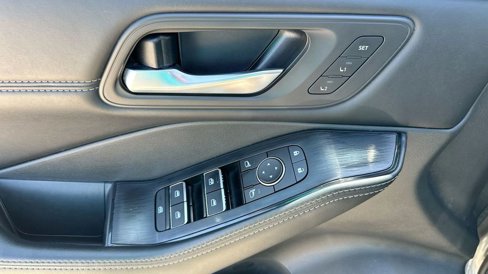 Used 2023 Nissan Rogue SL w/ SL Premium Package image 24