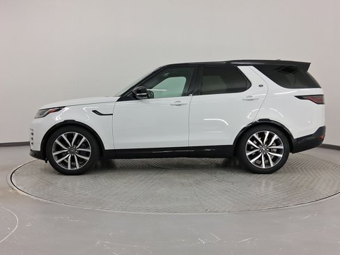 Used 2024 Land Rover Discovery Dynamic SE image 2