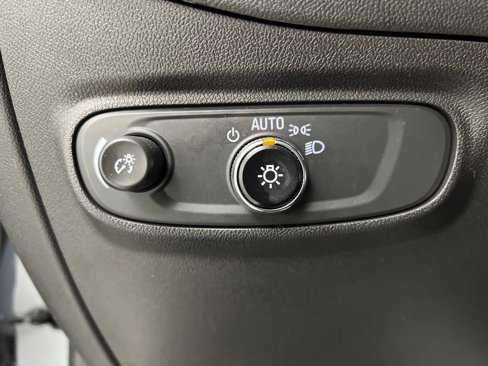 Used 2023 Chevrolet Equinox LT image 39