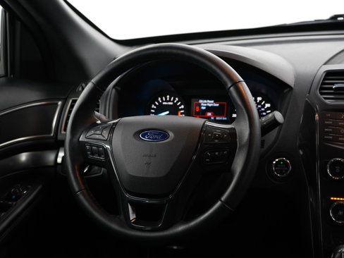 Used 2019 Ford Explorer XLT image 15