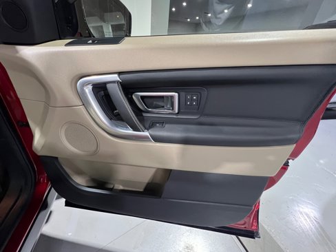 Used 2018 Land Rover Discovery Sport HSE image 35