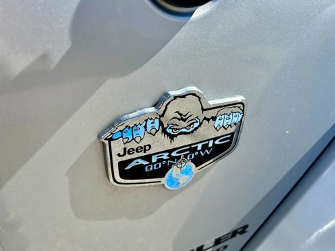 Used 2012 Jeep Wrangler Unlimited Sahara image 8