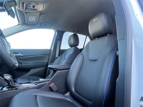 New 2025 Buick Encore GX Sport Touring image 9