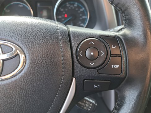Used 2018 Toyota RAV4 XLE image 21