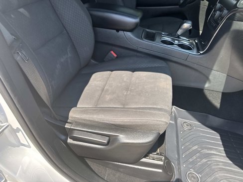 Used 2019 Jeep Grand Cherokee Laredo image 11