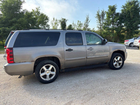 Used 2007 Chevrolet Suburban LTZ w/ LTZ Preferred Equipment Group image 4